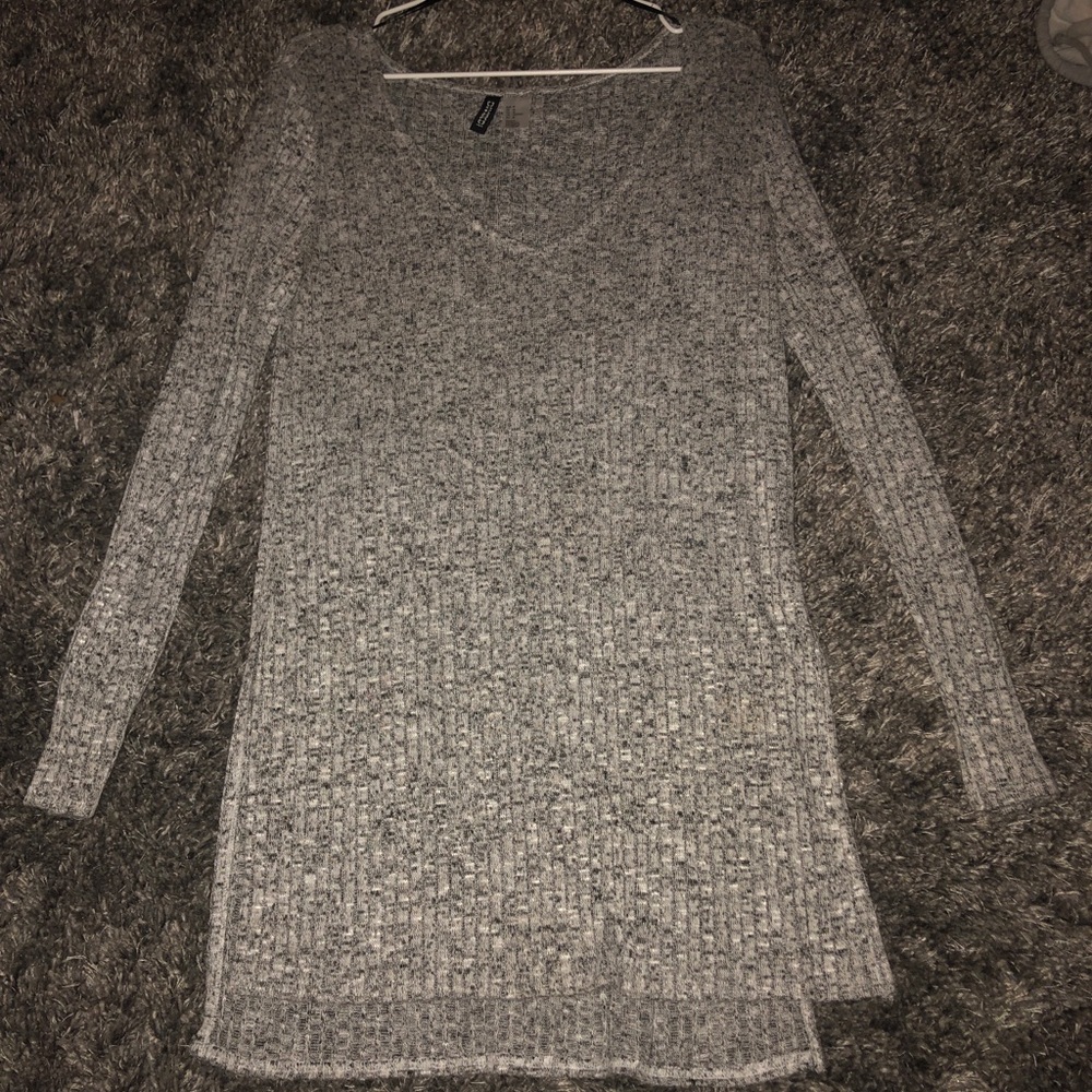 Divided long sweater